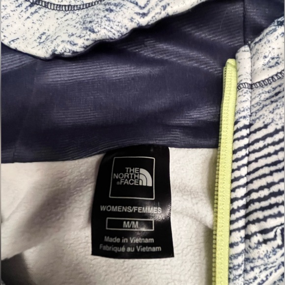 North Face Asymmetrical Hoodie- like-new without tags- size M - Picture 2 of 4